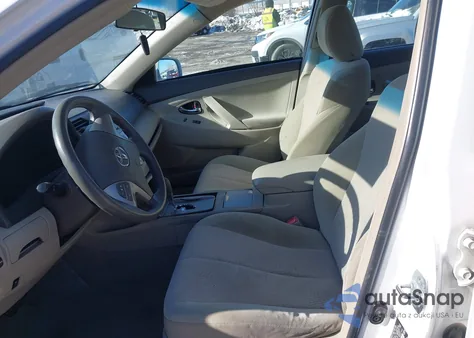 2010 Toyota Camry Le z USA, uszkodzony, nr VIN 4T4BF3EK6AR018551